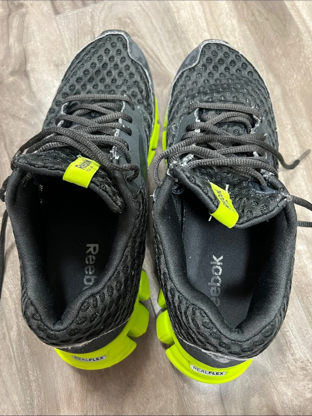 🔥🔥Reebok Men’s Black & Neon Yellow Running Shoes